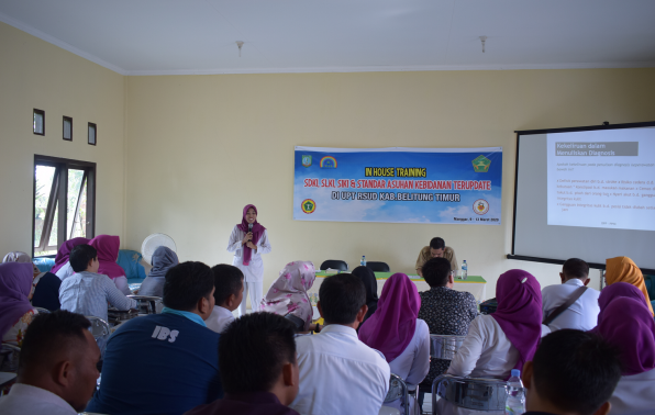 Peserta menerima materi dari narsumber Andi Armiawati, S.Kep, Ners