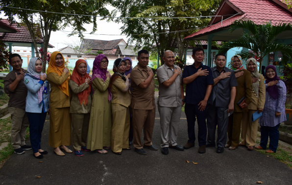 Foto Bersama DPRD Beltim, Kepala Dinas Kesehatan dan Pegawai RSUD Beltim