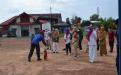 Instruktur dari BPBD Kab. Beltim berikan materi praktik penggunaan APAR