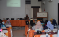 Narasumber Sri Hartini Gea, ST menyampaikan materi workshop sismadak